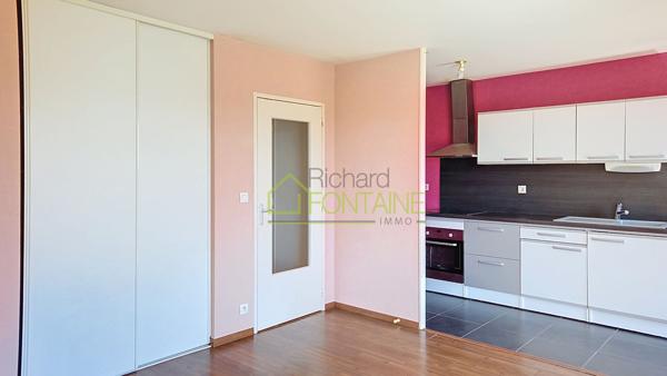 Appartement T2 en dernier étage avec grande terrasse et garage femé en sous-sol