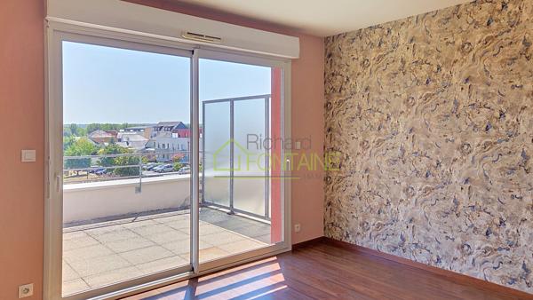 Appartement T2 en dernier étage avec grande terrasse et garage femé en sous-sol