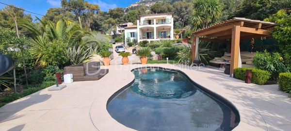 Maison traditionnelle de 241,69 m²