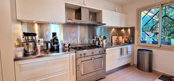 Maison traditionnelle de 241,69 m²