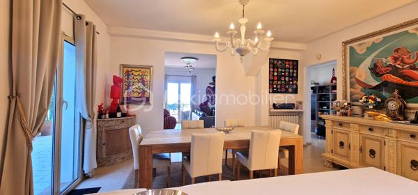 Maison traditionnelle de 241,69 m²