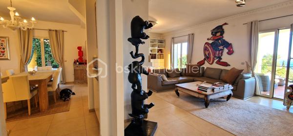 Maison traditionnelle de 241,69 m²