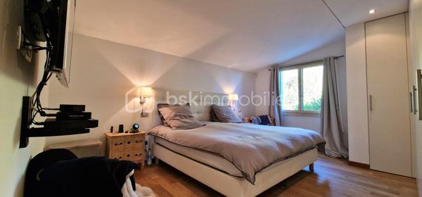 Maison traditionnelle de 241,69 m²