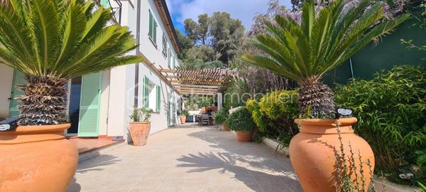 Maison traditionnelle de 241,69 m²