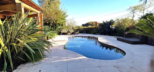 Maison traditionnelle de 241,69 m²