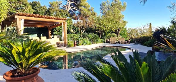 Maison traditionnelle de 241,69 m²