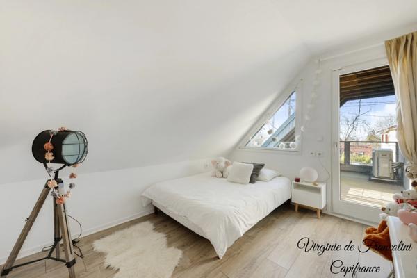 Sucy-en-Brie, Maison d'exception, parcelle de 800m², 259m² au sol, 4 chambres, 3 terrasses, jardin, garage, sous-sol