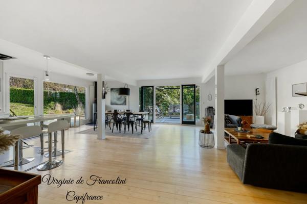 Sucy-en-Brie, Maison d'exception, parcelle de 800m², 259m² au sol, 4 chambres, 3 terrasses, jardin, garage, sous-sol