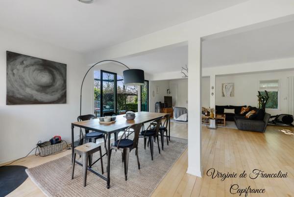 Sucy-en-Brie, Maison d'exception, parcelle de 800m², 259m² au sol, 4 chambres, 3 terrasses, jardin, garage, sous-sol