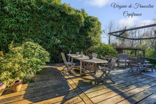 Sucy-en-Brie, Maison d'exception, parcelle de 800m², 259m² au sol, 4 chambres, 3 terrasses, jardin, garage, sous-sol