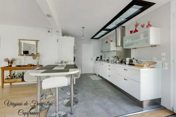 Sucy-en-Brie, Maison d'exception, parcelle de 800m², 259m² au sol, 4 chambres, 3 terrasses, jardin, garage, sous-sol