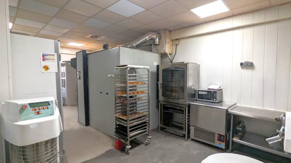 LOCAL COMMERCIAL ET ARTISANAL 85M² + 51M² D ANNEXES