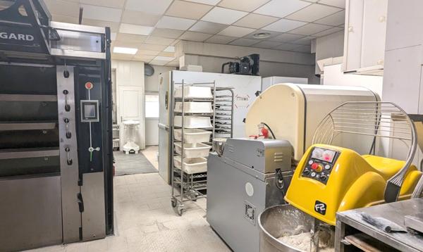 LOCAL COMMERCIAL ET ARTISANAL 85M² + 51M² D ANNEXES