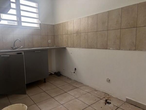 Négociable : Fort de france - Immeuble 246 m2 de 3 appartements