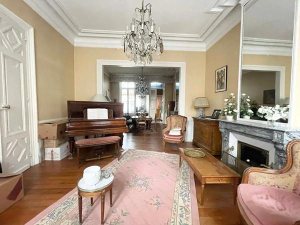 Maison à vendre 9 pièces 231m² Cambrai (59400)
