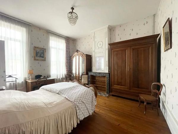 Maison à vendre 9 pièces 231m² Cambrai (59400)