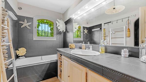 Vente Maison provençale de luxe La Croix-Valmer 6 Pièces 185 m²
