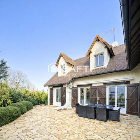 Maison de charme type mini-château à Montévrain, grands volumes et terrain de 1 167 m² à deux pas du Val d’Europe.