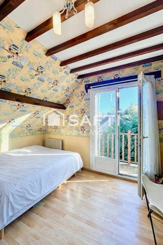 Maison de charme type mini-château à Montévrain, grands volumes et terrain de 1 167 m² à deux pas du Val d’Europe.