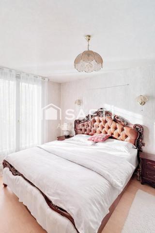 Maison de charme type mini-château à Montévrain, grands volumes et terrain de 1 167 m² à deux pas du Val d’Europe.