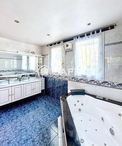 Maison de charme type mini-château à Montévrain, grands volumes et terrain de 1 167 m² à deux pas du Val d’Europe.