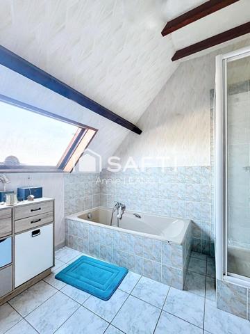 Maison de charme type mini-château à Montévrain, grands volumes et terrain de 1 167 m² à deux pas du Val d’Europe.