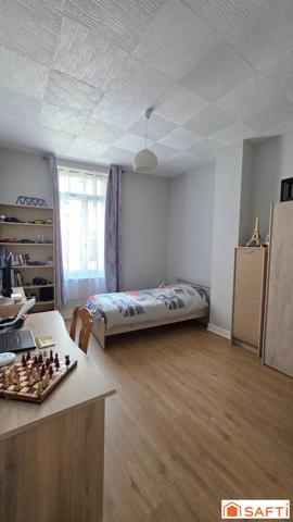 Grande maison bourgeoise T6 en cœur de ville avec grande cour et garage