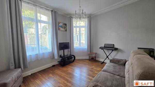 Grande maison bourgeoise T6 en cœur de ville avec grande cour et garage