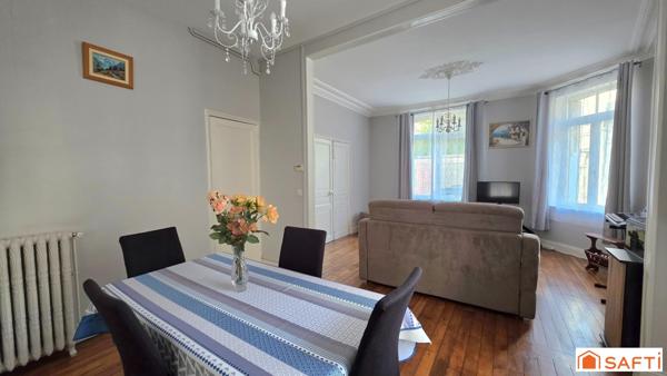 Grande maison bourgeoise T6 en cœur de ville avec grande cour et garage