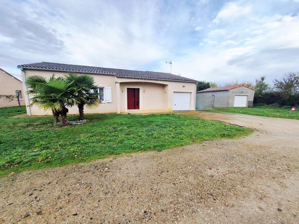 Beaumont saint-cyr (86490) Maison 2012 – 3 chambres – 2 garages – Beaumont / Saint-Cyr