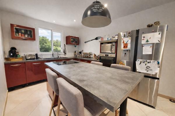 Beaumont saint-cyr (86490) Maison 2012 – 3 chambres – 2 garages – Beaumont / Saint-Cyr