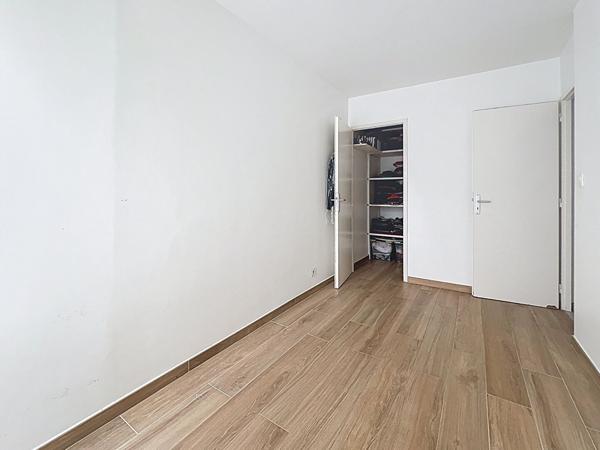 Valence Victor Hugo Sud Appartement 5 pièces 93.97 m2 utiles dernier étage 2 balcons et cave