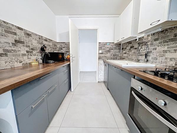 Valence Victor Hugo Sud Appartement 5 pièces 93.97 m2 utiles dernier étage 2 balcons et cave