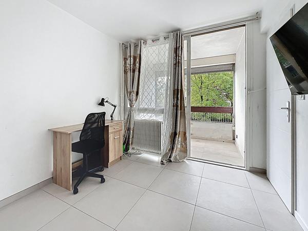 Valence Victor Hugo Sud Appartement 5 pièces 93.97 m2 utiles dernier étage 2 balcons et cave