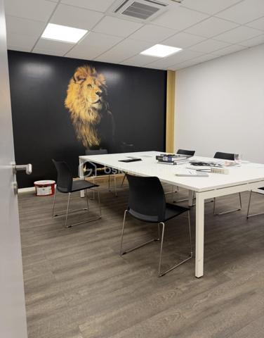 Local d'activités de 941,60 m²