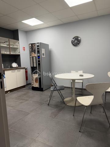 Local d'activités de 941,60 m²