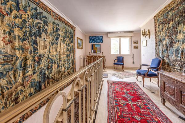 Emplacement d'exception pour cette villa  VUE  MER de 230 m2 avec piscine