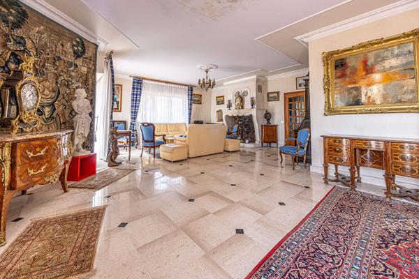 Emplacement d'exception pour cette villa  VUE  MER de 230 m2 avec piscine