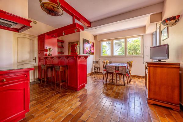 Emplacement d'exception pour cette villa  VUE  MER de 230 m2 avec piscine