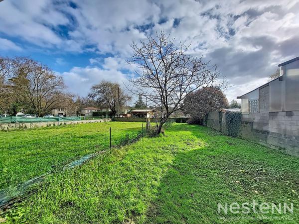 A Vendre Maison en pierre de 74 m² avec dépendance, terrasse et jardin au centre de Condom