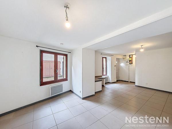 A Vendre Maison en pierre de 74 m² avec dépendance, terrasse et jardin au centre de Condom