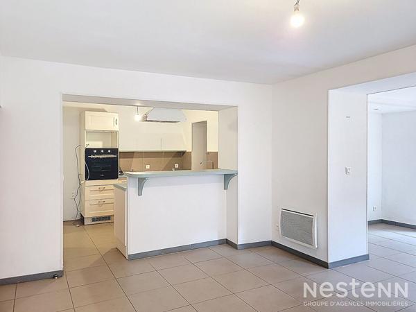 A Vendre Maison en pierre de 74 m² avec dépendance, terrasse et jardin au centre de Condom