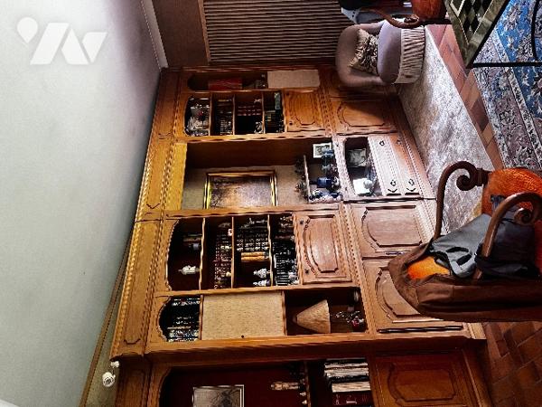 Ensemble atypique composé d'une maison d'architècte, d'une maison indépendante et d'un terrrain.