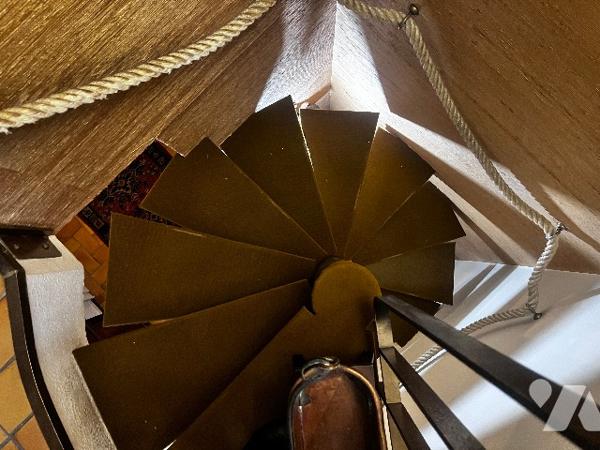 Ensemble atypique composé d'une maison d'architècte, d'une maison indépendante et d'un terrrain.