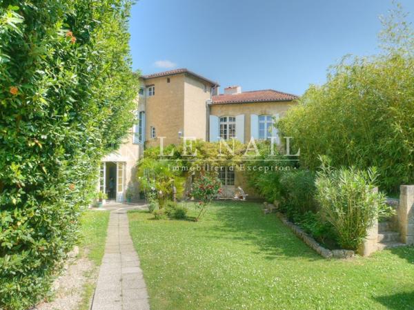 Demeure avec local professionnel et appartement annexe