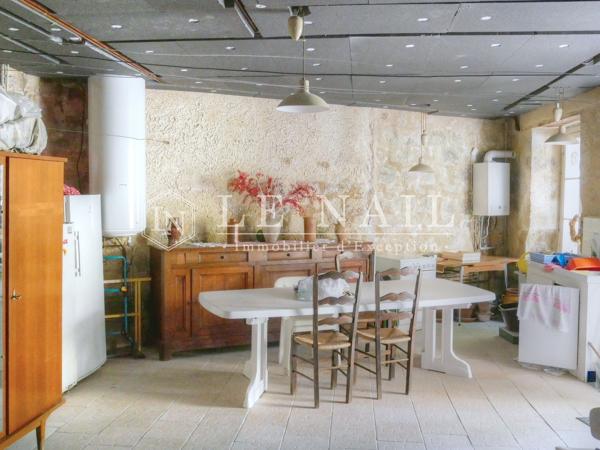 Demeure avec local professionnel et appartement annexe