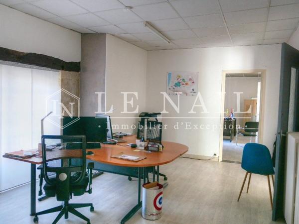 Demeure avec local professionnel et appartement annexe