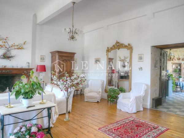 Demeure avec local professionnel et appartement annexe