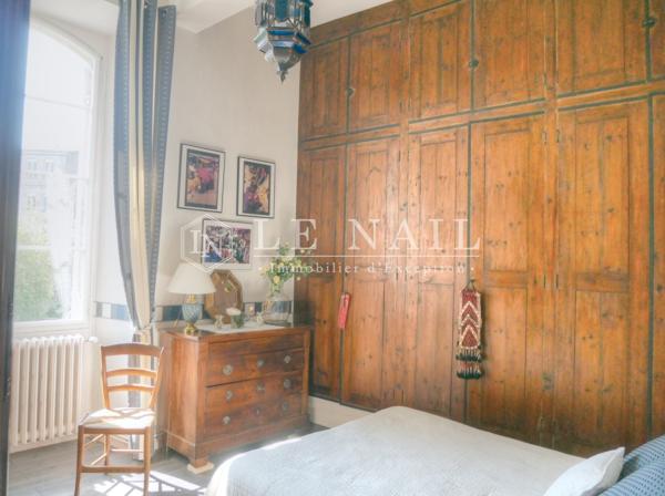 Demeure avec local professionnel et appartement annexe