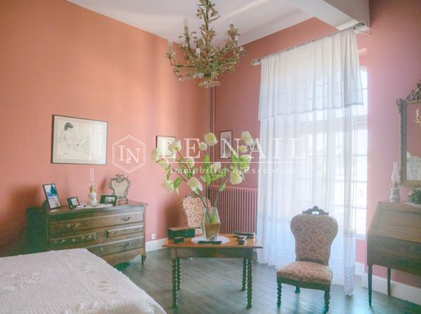 Demeure avec local professionnel et appartement annexe